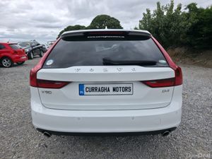 2020 Volvo V90 D4 Momentum - Image 4