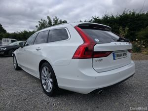 2020 Volvo V90 D4 Momentum - Image 3
