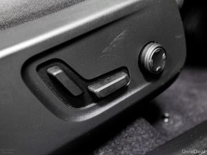 Volvo XC40 Recharge Plus 69kWh 230HP - Image 4