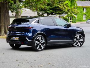 Renault Megane E-Tech 2023 - Image 3
