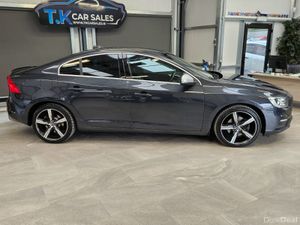 17 VOLVO S60 D4 R-DESIGN NAV 190BHP - Image 3
