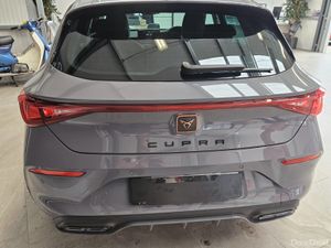 24 CUPRA LEON 1.5 ETSI 150HP DSG 5DR AUT - Image 4