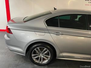 Volkswagen Passat HIGHLINE 2.0 TDI MANUAL 6SPEED F - Image 4