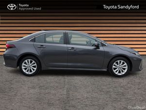 Toyota Corolla HYBRID LUNA AUTO SALOON // TOYOTA S - Image 3