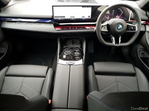 BMW 5-Series 530e M Sport - Image 4
