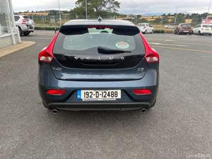 Volvo V40 D3 MOM ED 5DR Auto - Image 4