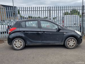 €1222 Hyundai i20 2009 petrol ⛽️ €1222 - Image 3
