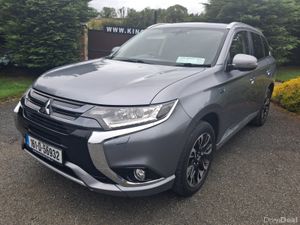161 Mitsubishi Outlander  2.0 Petrol 4 Wheel Drive - Image 2