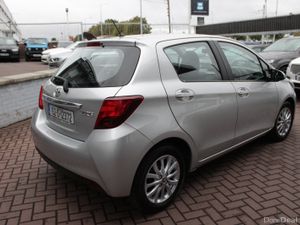 2015 TOYOTA YARIS 1.0 VVT-I 4DR SOL - Image 4