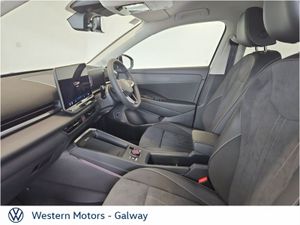 Volkswagen T-Roc **Save €1000 vs New** Style Spec, - Image 4