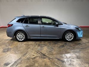 Toyota Corolla TOURING EDITION - 1.8 HYBRID ESTATE - Image 4