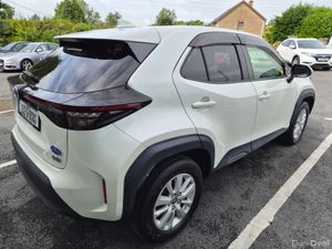 Toyota Yaris Cross 2023 4WD 1.5L Petrol Hybrid Aut - Image 3