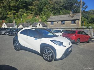 Toyota Aygo X 2024 1.0 Design Bitone White - Image 2