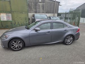 Lexus IS 300h Sport 2018 - Image 4