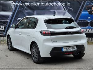 Peugeot 208 2022 1.2p Very LOW KM! Like new! - Image 3