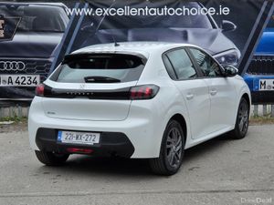 Peugeot 208 2022 1.2p Very LOW KM! Like new! - Image 4