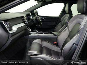 Volvo XC60 T6 XC60 PLUS DARK: PANORAMIC SUNROOF, 1 - Image 3