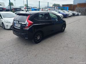 2015 Honda Fit  Hybrid Automatic / Leather Spec - Image 4