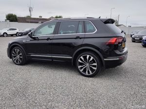 Volkswagen Tiguan R-LINE TECH TDI S- DSG - Image 4