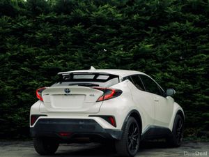 Toyota C-HR Hybrid 2017 | Stylish Hybrid SUV - Image 3
