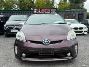 13 TOYOTA PRIUS HALF  LEATHER SEATS - Image 3