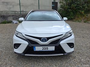 2019 Toyota Camry WS Sunroof Model - Image 4