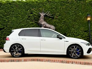 Volkswagen Golf R 320BHP GREAT SPEC LOW KM - Image 4