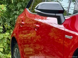 2019 Toyota Corolla Luna Sport 1.8Hybrid Automatic - Image 4