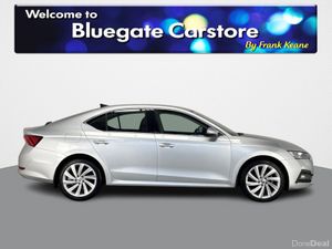 Skoda Octavia STYLE 2.0 TDI **FULL BLACK CLOTH INT - Image 3