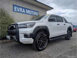 Toyota Hilux Z 4WD REVO ROCCO EDITION AUTOMATIC 2. - Image 4