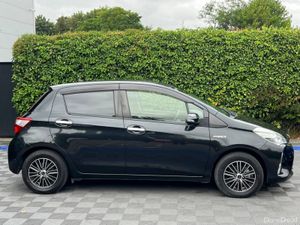 Toyota Yaris 1.5 HYBRID AUTO // 14" ALLOYS // NEW - Image 2