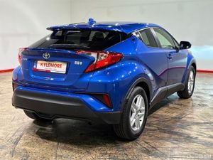 Toyota C-HR 1.8 HYBRID - ALLOY WHEELS - REVERSE CA - Image 4