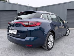 Renault Megane 201’ Play 1.5 dCi LOW MILEAGE - Image 4