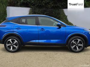 Nissan Qashqai 1.3 DiG-T MH N-Connecta [Glass Roof - Image 3