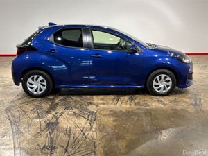 Toyota Yaris 1.5 HYBRID AUTOMATIC - PUSH BUTTON ST - Image 2