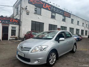 Toyota Auris 2012 - Image 2