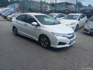 2015 Honda Grace Hybrid Automatic/Car Play - Image 3