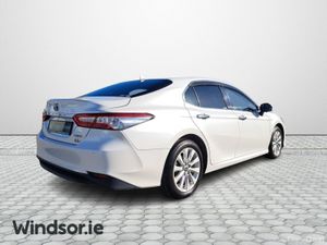 Toyota Camry HYBRID AUTO - Image 2