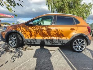 Volkswagen Polo (THE TALL) CROSS POLO - Image 4