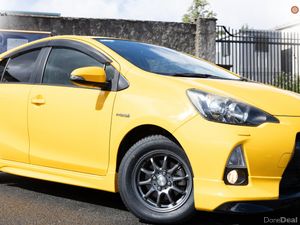 TOYOTA AQUA 2014 YELLOW HYBRID - Image 2