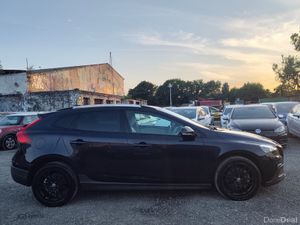 Volvo V40 2.0L Diesel D4 - Automatic - Low mileage - Image 4