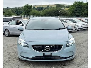 Volvo V40 2.0L Diesel D4 MOMENTUM - Auto - Low mil - Image 2