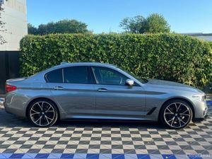 BMW 5-Series 530e M-SPORT COMPETITION 2.0 HYBRID / - Image 2