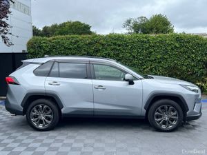 Toyota RAV4 G-SPEC 2.5 HYBRID AUTO // 360 PARKING - Image 2
