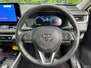 Toyota RAV4 G-SPEC 2.5 HYBRID AUTO // 360 PARKING - Image 4