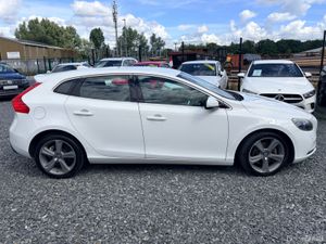2015 VOLVO V40 1.6T4 5DR AUTO ONLY 68,907KM - Image 3