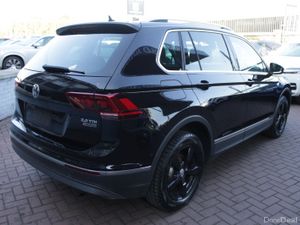2.0TDI 4-MOTION HIGHLINE EDITION  5DR ESTATE AUTOM - Image 4