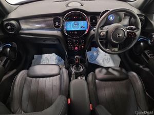 Mini Cooper 5-Door Cooper Exclusive - Image 4