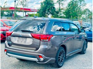 Mitsubishi Outlander 4WD PHEV G SAFETY PACKAGE (03 - Image 4