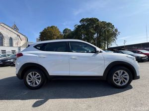 Hyundai Tucson 1.7 SE NAV BLD 116PS 5DR - Image 2